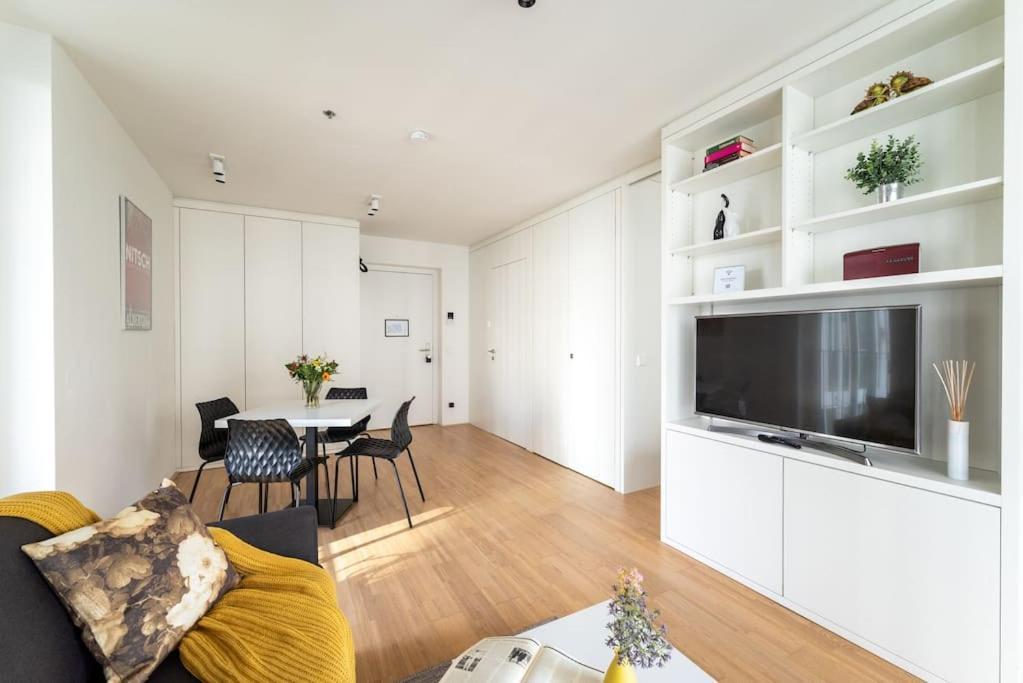 Smart Studio With Terrace By Hm Viena Exterior foto